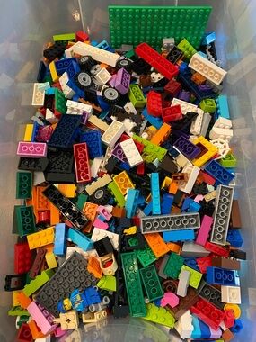 1.75lb assorted Lego bricks